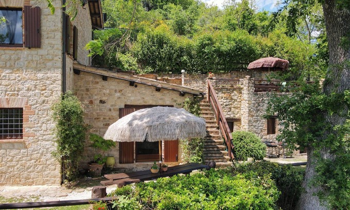 Penna San Giovanni Villa | ‘Old House’ is a glorious eighteenth century farmhouse recently restored