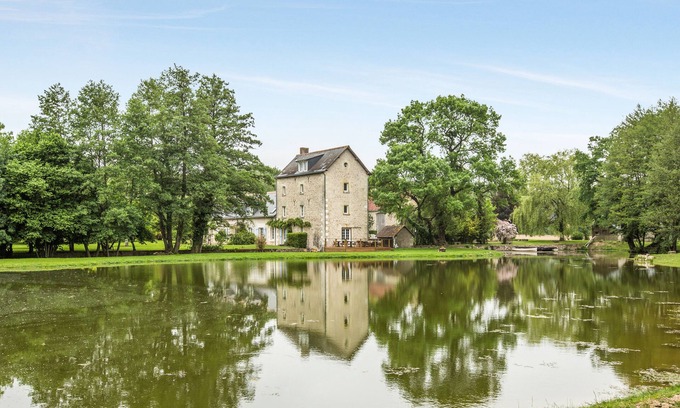 Reugny House | Old mill from the 19th century and its pond in the heart of the Châteaux of the Loire Valley