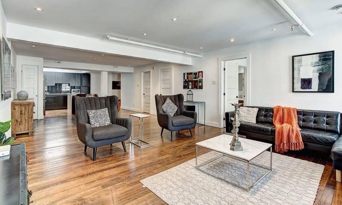 Old Montreal Apartment | Old Montreal 2BD- 2BA|Free Parking