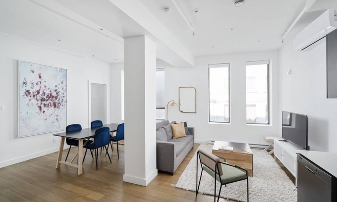 Chinatown Apartment | Old Mtl 2Bedrooms/99 Walk score