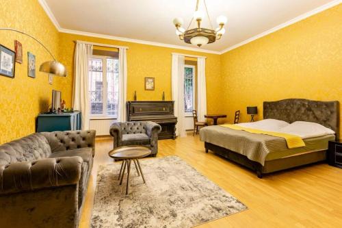 Sololaki Apartment | Old Piano Apartment