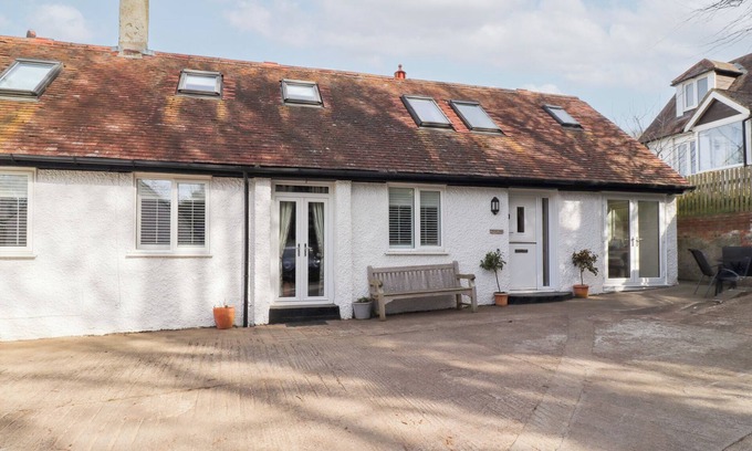 Alnmouth Cottage | OLD STABLE COTTAGE, pet friendly, country holiday cottage in Alnmouth