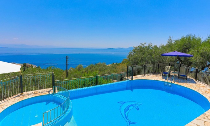 Nisaki Villa | Old Stone House: large pool, A/C, WiFi, sea views, traditional
