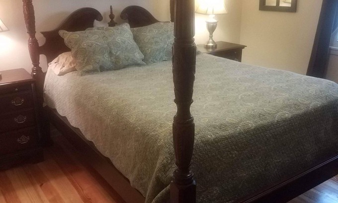 Old Village House | Old Village by the Sea 2 miles to Beach 6 miles to Chs,