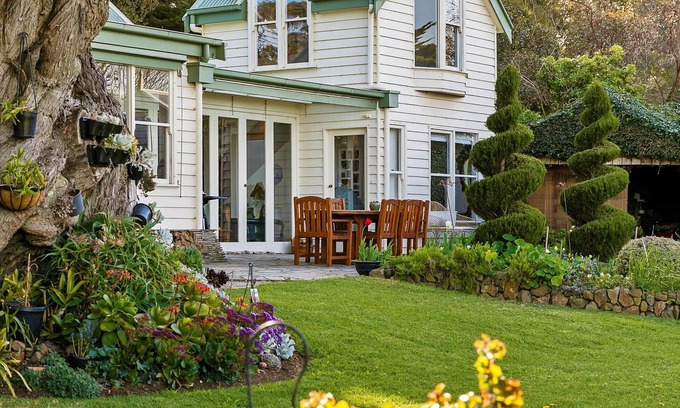 Shoreham House | Old World Charm - Little Breda - Shoreham with Views