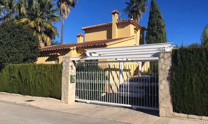 Molinell Villa | Oliva Nova Golf pool, private garden, ADSL-Wifi, TV SAT and offerts 2013