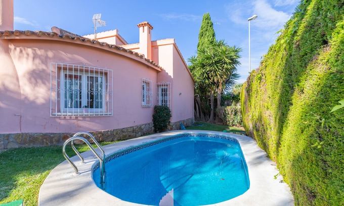 Molinell Villa | Oliva Nova Golf with pool, Wifi, TV SAT, garden, parking and offerts