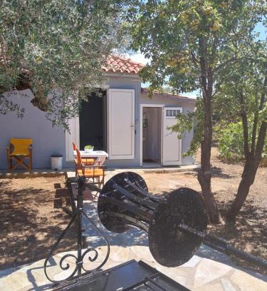 Marathopoli House | Olive garden room
