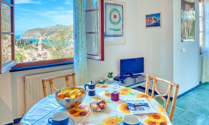 Levanto Apartment | Olivi del Mesco - for 6, on Mesco hill, 1 km from the beach and centre, with parking