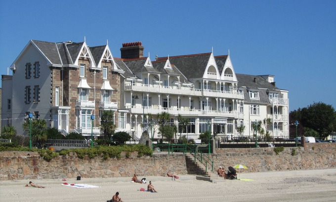 Saint Helier Hotel | Ommaroo Hotel