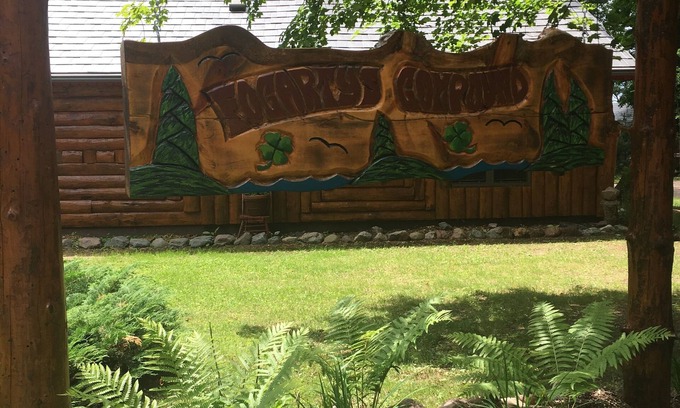 Cable Cabin | On a 3200 acre lake with 400 ft of frontage. Great fishing kayaking boating fun