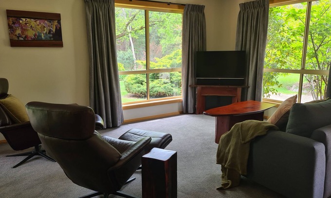 Bright Villa | On beautiful Delany Avenue