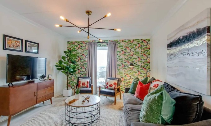 Edgehill Condo | On Music Row, this condo is walkable to Demonbreun, The Gulch, Midtown, Lower Broadway, and Vandy.