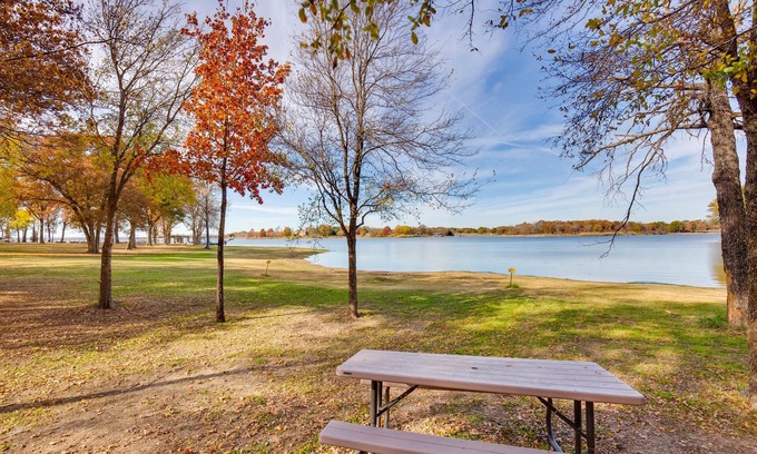Cayuga Apartment | On-Site Fishing Pier: Pet-Friendly Kerens Cabin!