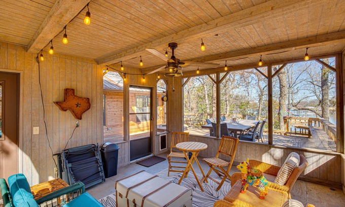Streetman Cabin | On-Site Lake Access: Streetman Vacation Rental!