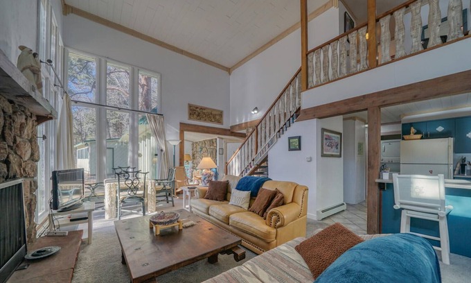 Nathrop House | On Splendid Pond- Breathtaking Views- Private Fishing Pond