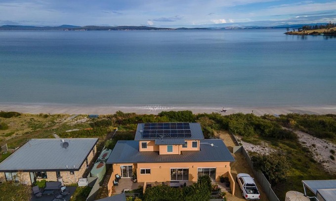 Connellys Marsh House | On the Beach at Connellys