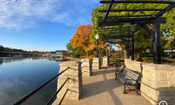 Algonquin Apartment | On the Fox/River access/Kayaks/Deck with lounging and dining/Free Parking