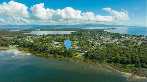 Culburra Beach House | On The Lake - Pet Friendly Waterfront