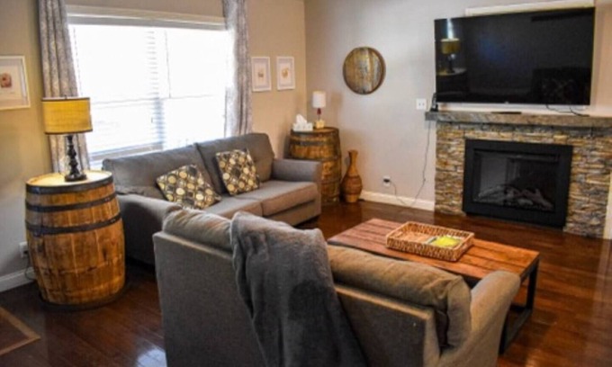 Taylorsville Cottage | "On the Rocks" Bourbon Trail Getaway
