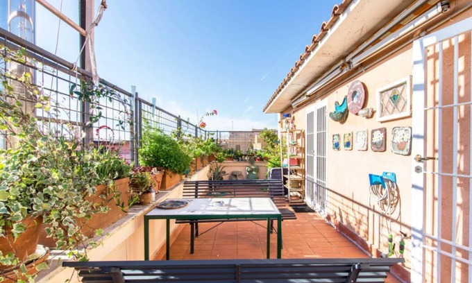 Gianicolo Apartment | On the terraces of Rosa you are constantly forced to look at the sky and Rome
