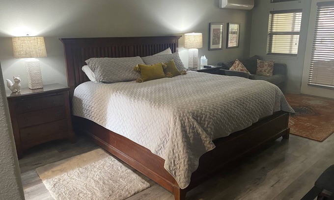 Bend Apartment | On Widgi Creek golf course. Close to mtn, river and MTB trails