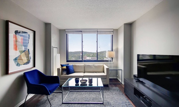White Plains Apartment | One Bed in White Plains, 5-minute Walk to Train