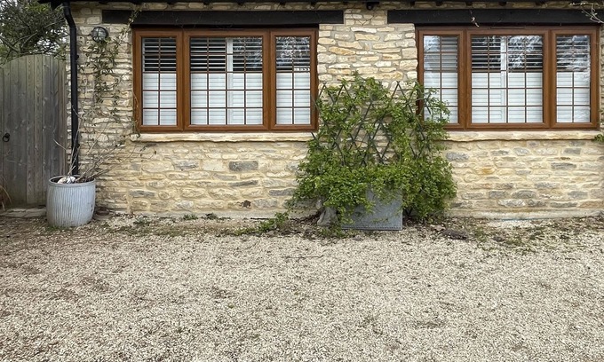 Abingdon Cottage | ONE BEDROOM ANNEXE