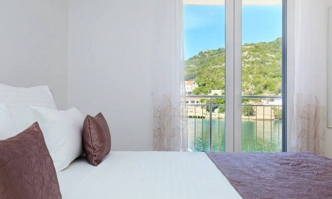 Okuklje Apartment | One bedroom apartment near beach Okuklje, Mljet (A-22341-a)