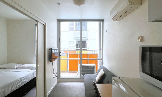 Carlton South Apartment | One-Bedroom Apartment | Melbourne CBD | Wifi Included