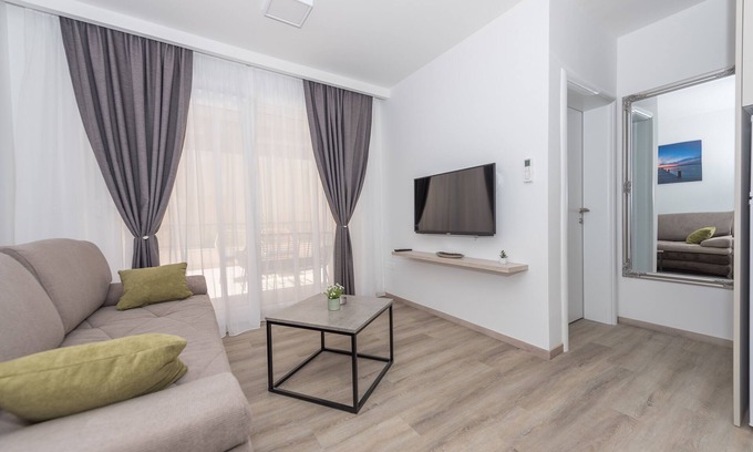 Donja luka Apartment | One bedroom apartment with terrace Makarska (A-19134-b)