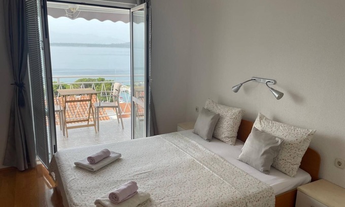 Blato Apartment | One bedroom apartment with balcony and sea view Živogošće - Blato, Makarska (A-22253-f)