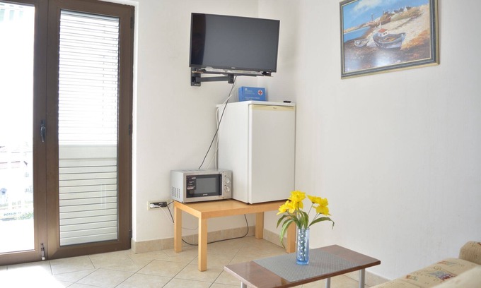Promajna Apartment | One bedroom apartment with balcony Promajna, Makarska (A-23179-c)
