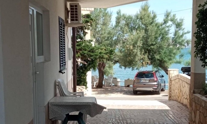Kustici Apartment | One bedroom apartment near beach Zubovići, Pag (A-23921-b)
