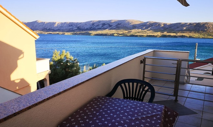 Kustici Apartment | One bedroom apartment near beach Zubovići, Pag (A-23921-e)