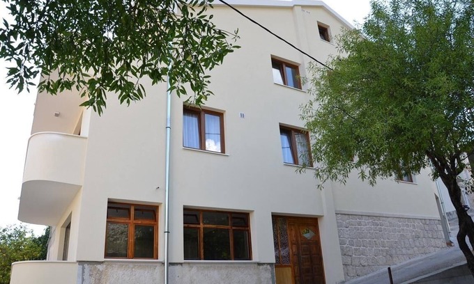 Igrane Apartment | One bedroom apartment with balcony and sea view Igrane, Makarska (A-13535-b)