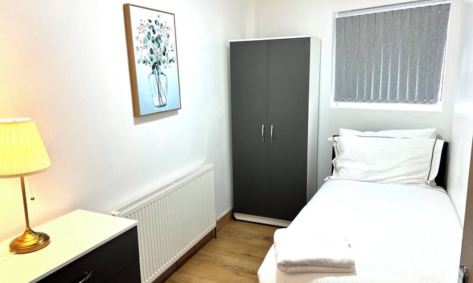 Bordesley Apartment | One Bedroom Apt Near Bullring center & station