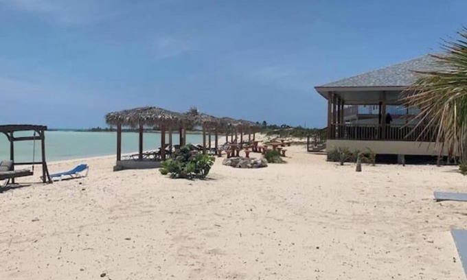 New Bight House | One Bedroom Beachfront Bungalow: Mango Villa