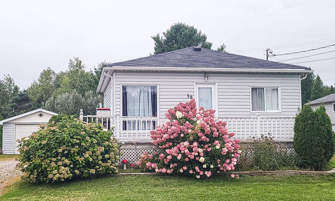 Alban House | One bedroom cottage with free parking