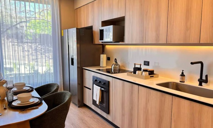 Santa Ana Apartment | One Bedroom, Gym & Pool.