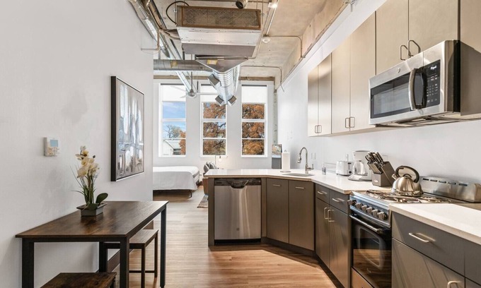 Cedars Apartment | One Bedroom Loft - Located in the Cedars district