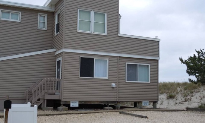Surf City Apartment | One bedroom ocean front