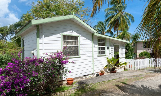 Weston Cottage | One Bedroom One Bathroom Cottage