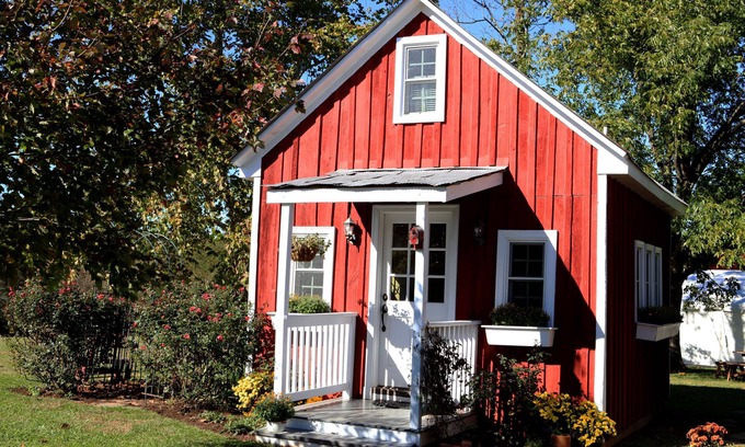 Ridge Cottage | One Bedroom One Bath Cottage On 250 Acre Cattle Farm.