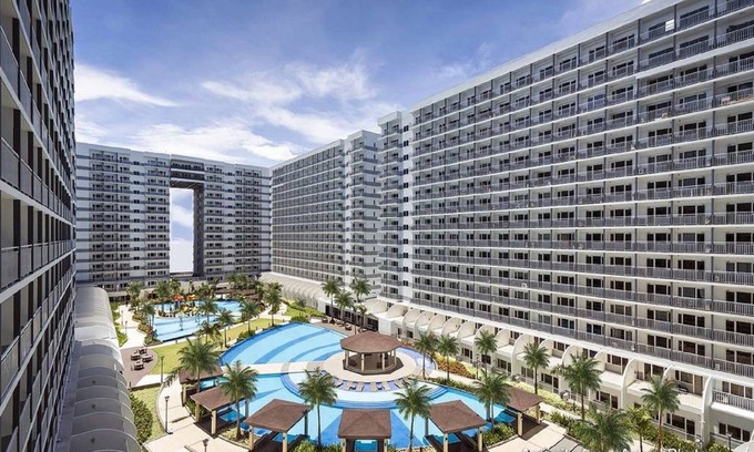 Barangay 76 House | one big bedroom in shell residences, moa complex, WIFI/Netflix