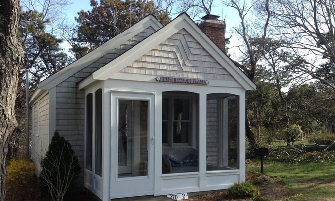 South Wellfleet Cottage | One block to Atlantic Ocean Beach IN the Cape Cod National Seashore.