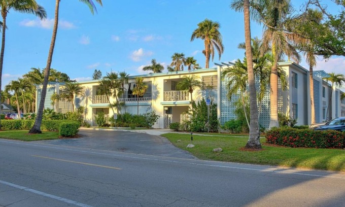 Aqualane Shores Condo | ONE BLOCK to the beach, Restaurants & Shopping!