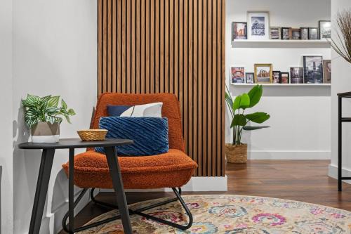Manchester City Centre House | One Cambridge Residence by COQOON