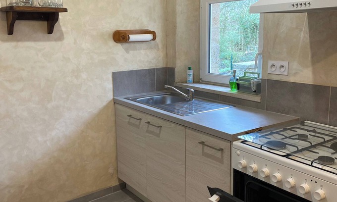 Vindefontaine Apartment | One double bedroom gite for 2 people in modern conversion. Very well equipped