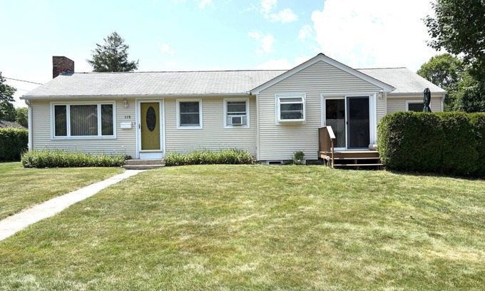 Narragansett Pier House | One-level home in Narragansett Pier!